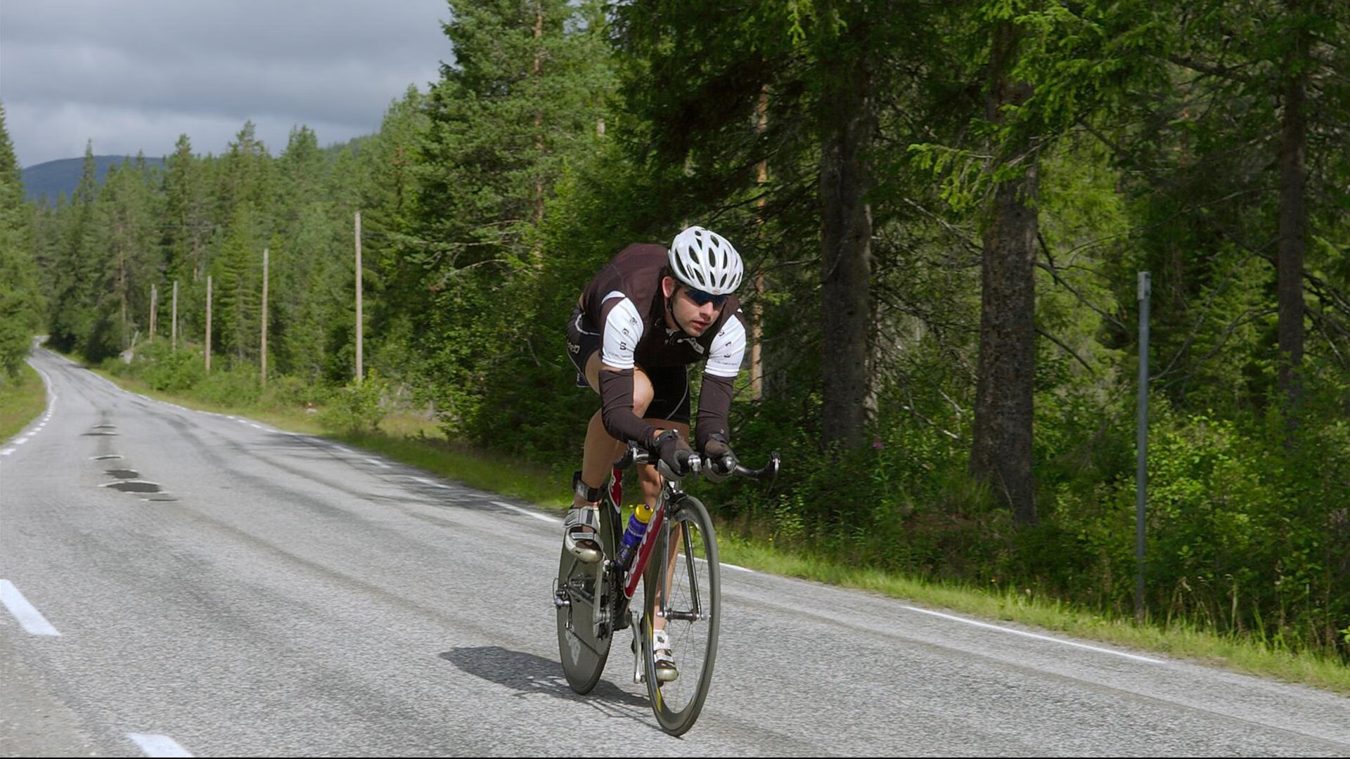 自由泳中程瑞士节奏明快，自由泳竞技